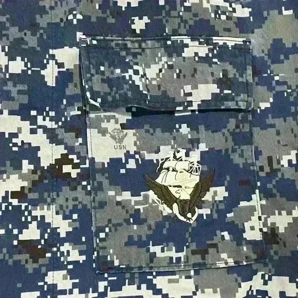 U.S. Navy Issued Button Down Jacket Embroidered Digital Camo Size Medium-Regular - Picture 4 of 7